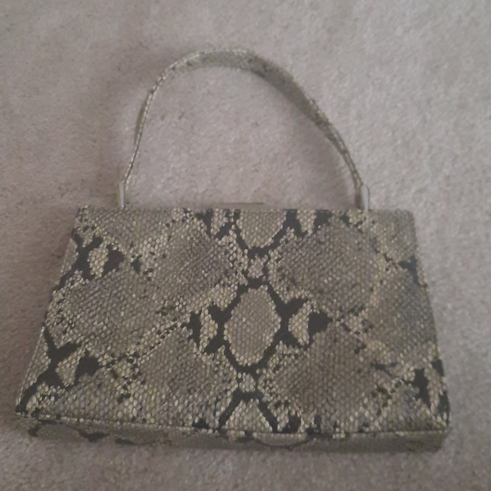 Clutch‎ - Picture 3 of 3